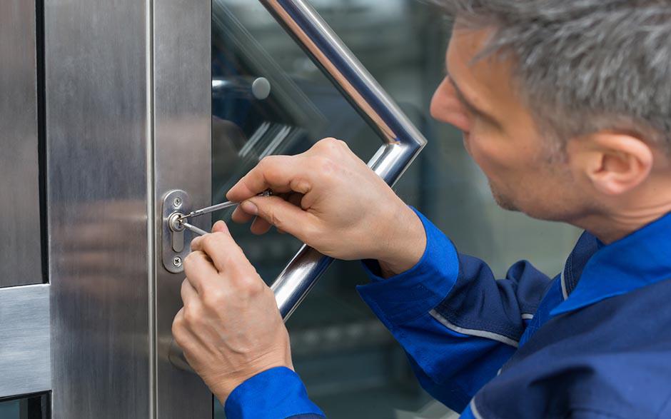 comment forcer une serrure avec une perceuse Villepreux