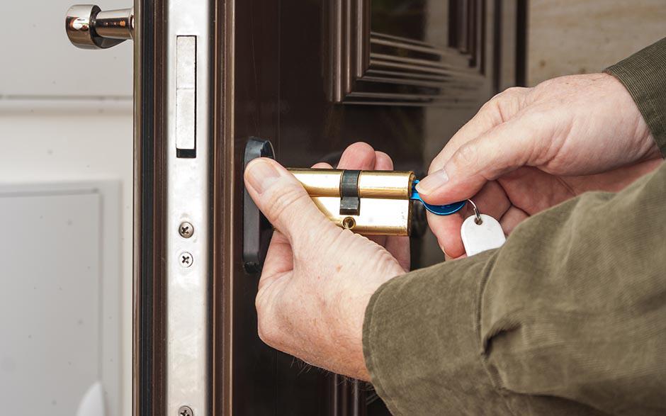 comment forcer une serrure avec une perceuse Villepreux